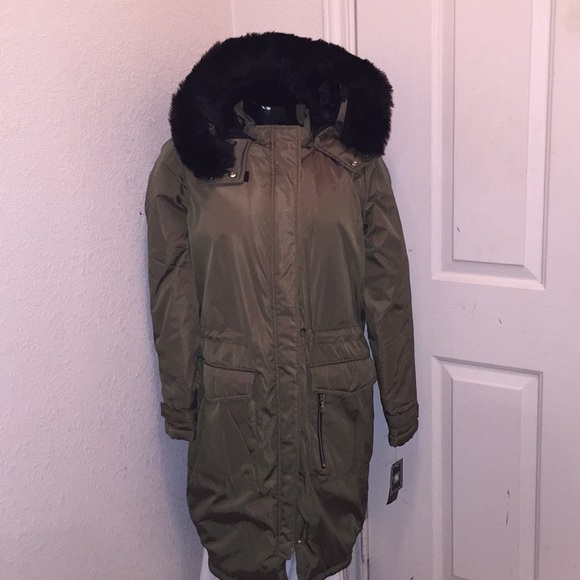 Rue21 Jackets & Blazers - Rue21 Faux Fur Hoodie Long Heavy duty Green Jacket